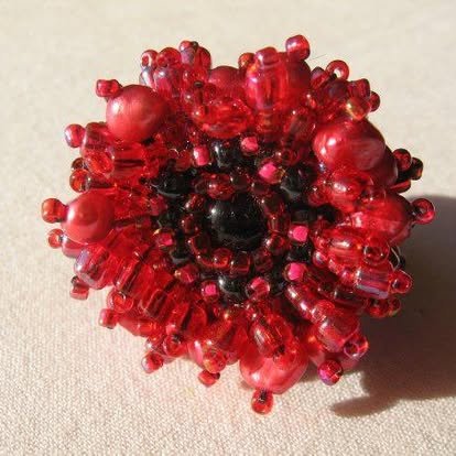 Anillo Rojo Piedras y Mostacillas – Marianerías by Marian