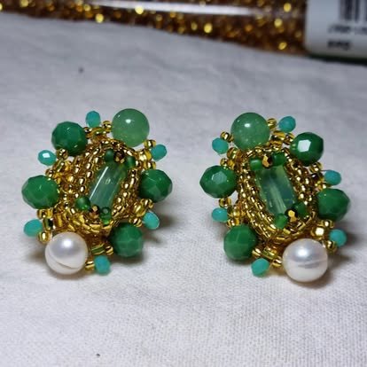 Aros perlas piedras verdes