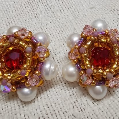 Aros Perlas y Piedras Rojas – Marianerías by Marian