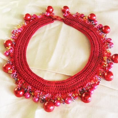 Pectoral Rojo – Marianerías by Marian