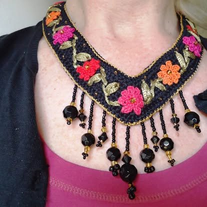 Pectoral Negro Flores – Marianerías by Marian
